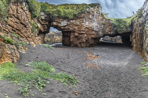 Знаменитий Подорожі Cueva Los Patos Liles Дивного Пляжу Трьома Печери — стокове фото