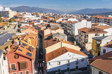 Plasencia eski anıtsal şehir, Gotik ve Roma mimarisinin iyi temsil ile tarihi ve şaşırtıcı İspanyol şehir sokaklarında. 