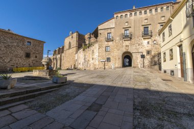 Plasencia eski anıtsal şehir, Gotik ve Roma mimarisinin iyi temsil ile tarihi ve şaşırtıcı İspanyol şehir sokaklarında. 