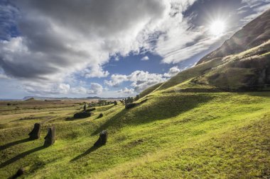 Rano Raraku volkan, nerede tüm geçmiş, biraz-in onları inşa edildi Moais ocağı hala devam, bekleyen ocağı belki, bir gün ulaşmak orada son durak