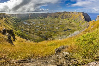 Paskalya Adası kıyıları harika bir kıyı şeridi görüyor, Rapa Nui, Şili