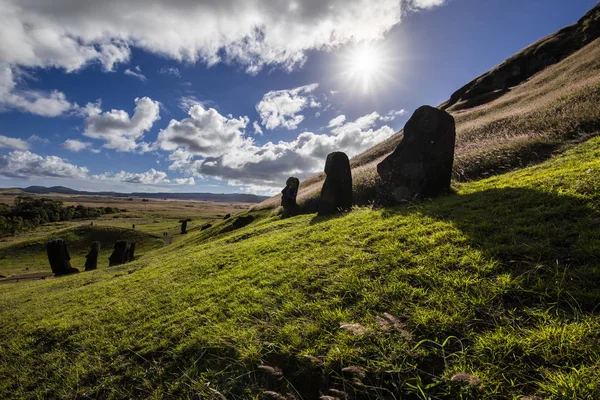 Rano Raraku volkan, nerede tüm geçmiş, biraz-in onları inşa edildi Moais ocağı hala devam, bekleyen ocağı belki, bir gün ulaşmak orada son durak