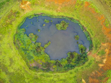 Bir hava görünümüne Kuzey Batı Sahili Easter Island'ın, onun şehir Hanga Roa harika bir sahil şeridi, Rapa Nui, Chile ile ilgilenen