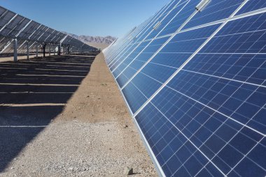 Güneş enerjisi, Co2 emisyonlarını azaltmak için temiz teknoloji. Güneş enerjisi için en iyi yer, kuzey Şili Atacama Çölü var. Güneş gibi yenilenebilir kaynakları ile temiz enerji için güneş enerjisi üreten