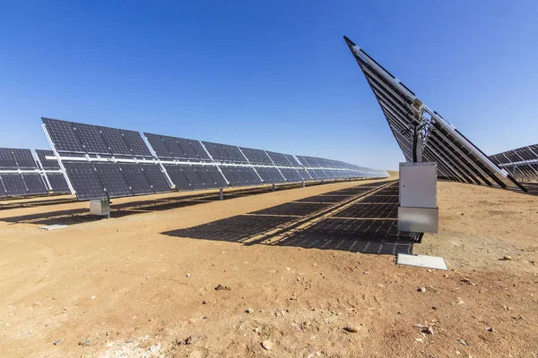 Güneş Enerjisi Co2 Emisyonlarını Azaltmak Için Temiz Teknoloji Güneş Enerjisi — Stok fotoğraf