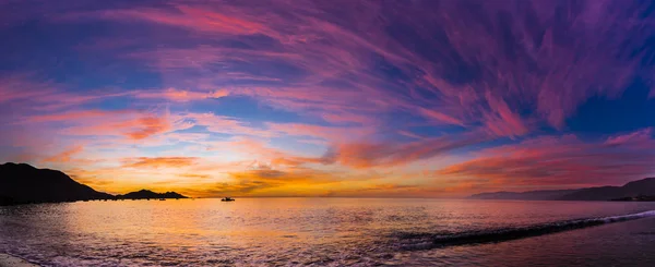 Ufuk Çizgisi Antofagasta Şili Ile Gitmek Için Çalışmakla Balıkçı Tekneleri — Stok fotoğraf