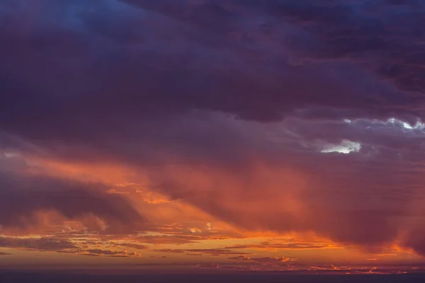 Nuvens Acima Céu Criando Uma Vista Incrível Linhas Formações Com — Fotografia de Stock