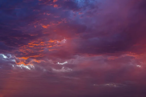 Nuvens Acima Céu Criando Uma Vista Incrível Linhas Formações Com — Fotografia de Stock