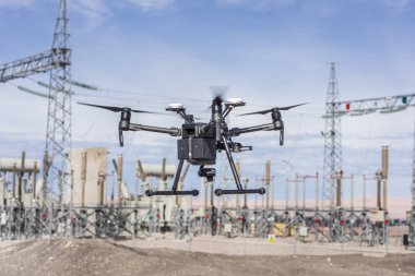 Uçan uçak ve ortophoto ve görsel ve termal kamera ile Pv bitkilerin Termal Analiz için çalışma. UAV güneş, Rüzgar ve hidro yenilenebilir enerji kaynaklarının kolay hava denetimler için kullanılır