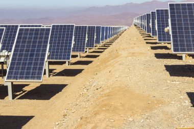Güneş enerjisi, Co2 emisyonlarını azaltmak için temiz teknoloji. Güneş enerjisi için en iyi yer, kuzey Şili Atacama Çölü var. Güneş gibi yenilenebilir kaynakları ile temiz enerji için güneş enerjisi üreten