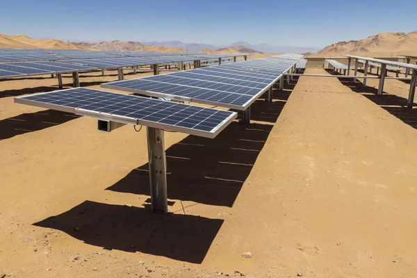 太阳能 清洁技术 减少二氧化碳排放 最适合太阳能的地方是智利北部的阿塔卡马沙漠 利用太阳能用太阳等可再生资源生产清洁能源 — 图库照片