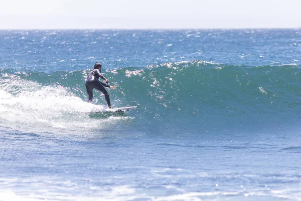 Cidade Matanzas País Chile 2019 Surfista Praticando Esporte Surf Costa — Fotografia de Stock