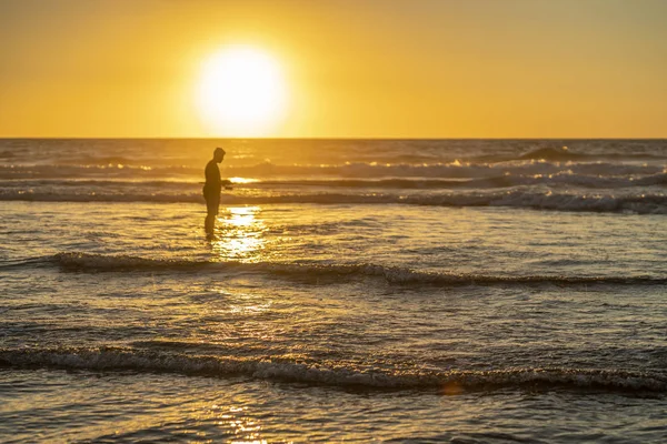 Pescador Contraste Con Cielo Del Atardecer Playa Puertecillo Frente Océano — Foto de Stock