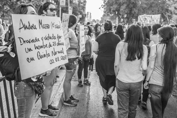 Personas Que Llevan Pancartas Protesta Durante Día Mujer Santiago Chile — Foto de Stock