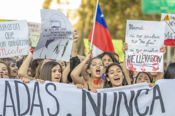 Osób Posiadających Znaki Protestujących Podczas Dnia Kobiet Santiago Chile Miasto — Zdjęcie stockowe