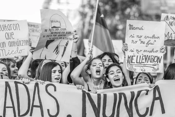 Personas Que Llevan Pancartas Protesta Durante Día Mujer Santiago Chile — Foto de Stock