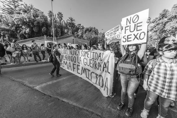 Осіб Протестує Ознаки Під Час Жіночого Дня Сантьяго Чилі Місто — стокове фото