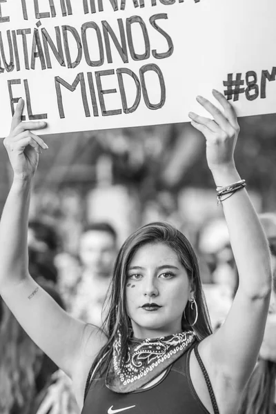 Pessoas Portadoras Sinais Protesto Durante Dia Mulher Santiago Chile Cidade — Fotografia de Stock