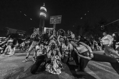 Santiago, Şili: 8 Mart 2019 Dünya Kadınlar günü 8 March.Santiago şehir merkezi sokakları kadınlar gösteri sırasında