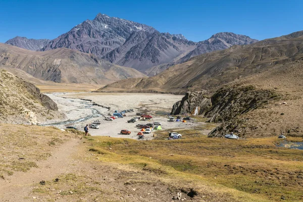 Pintoresca Vista Parada Coches Entre Interminable Cordillera Los Andes Centrales — Foto de Stock