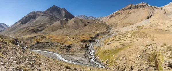 Pintoresca Vista Del Río Que Fluye Las Montañas — Foto de Stock