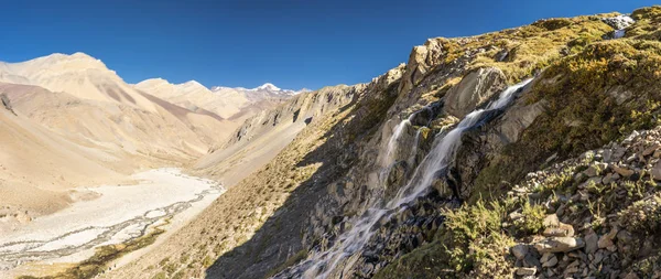 Pintoresca Vista Cascada Entre Interminable Cordillera Los Andes Centrales Chile — Foto de Stock