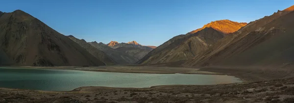 Pintoresca Vista Del Río Que Fluye Las Montañas — Foto de Stock