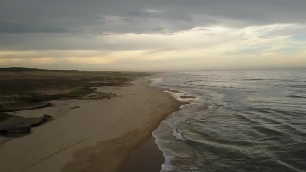 Aerial Raw Beelden Van Uruguayaanse Stranden Wilde Maagdelijke Witte Zandstranden — Stockvideo