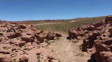 Atacama Çölü'nün havadan ham görüntüleri inanılmaz kum oluşumları, lav akıntıları, Volkanlar, Licancabur gibi inanılmaz engebeli volkanik manzara ve Dünya'daki jeolojik hatalar, dehşet verici bir manzara