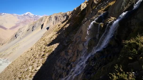 Panoramisch Uitzicht Berg Kreek — Stockvideo