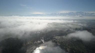 Laguna Caren, Santiago, Şili manzarasının üstünde