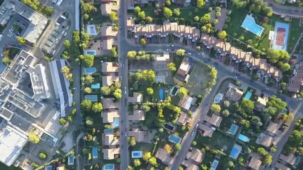 Uma Vista Aérea Bairro Residencial Perto Cidade Madrid Drone Voando — Vídeo de Stock