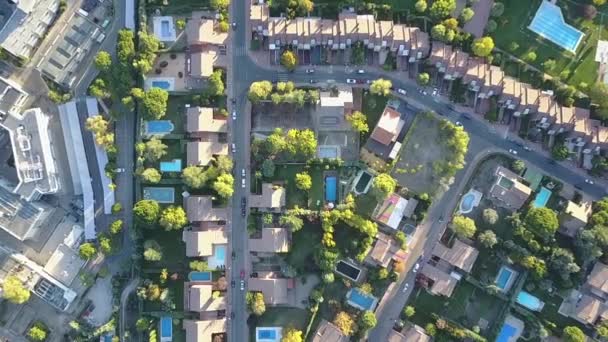 Överliggande Utsikt Över Ett Bostadsområde Nära Madrid Stad Drönare Som — Stockvideo