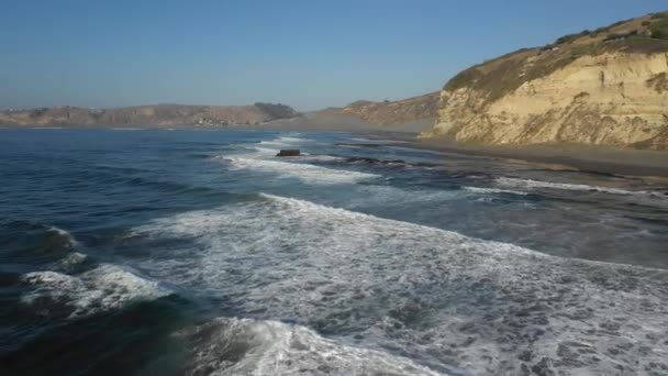 Luftaufnahme Des Strandes Von Las Brisas — Stockvideo