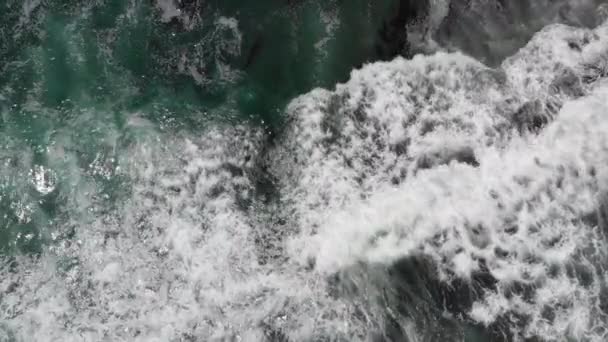 Aerial Footage Ondas Aproximando Costa Las Brisas Praia Águas Azul — Vídeo de Stock