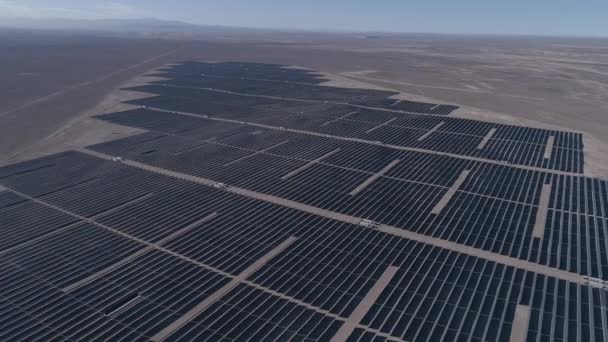 Luchtbeelden Solar Energy Farm Atacama Desert Chili Duizenden Modules Rijen — Stockvideo