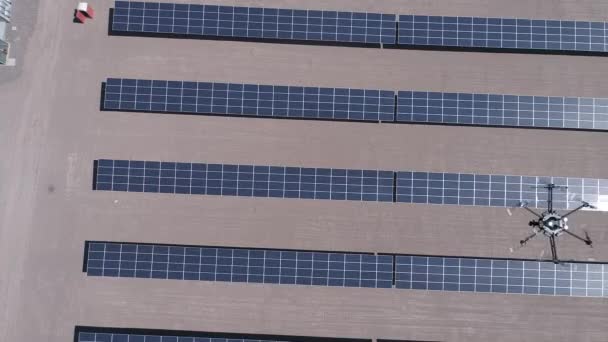 Průzkum Drone Létání Práce Pro Tepelnou Inspekci Zařízení Solar Energy — Stock video