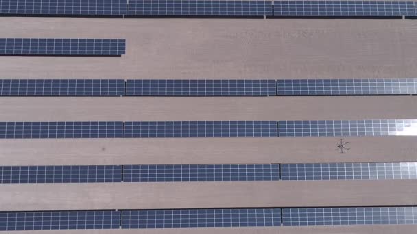 카메라와 에너지 Plant의 분석을 드론에서 드론에 이르는 영상으로 태양광 발전소를 — 비디오