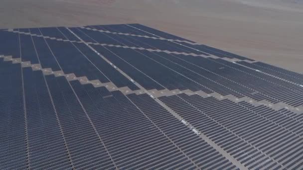 Imágenes Aéreas Cientos Módulos Energía Solar Filas Paneles Largo Las — Vídeos de Stock