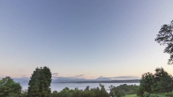 Uma Visão Timelapse Dos Céus Sul Patagônia Lago Rupanco Dominado — Vídeo de Stock