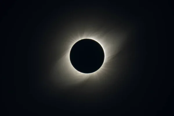 Éclipse Lumineuse Lunaire Sur Fond Noir — Photo