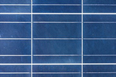 Güneş Enerjisi güneş pili bağlantıları kusurları Güneş enerjisi muayene, silikon güzel bir teknoloji mavi desen. Enerji üretimini azaltan güneş paneli bağlantılarındaki korozyon arızalarının görünümü