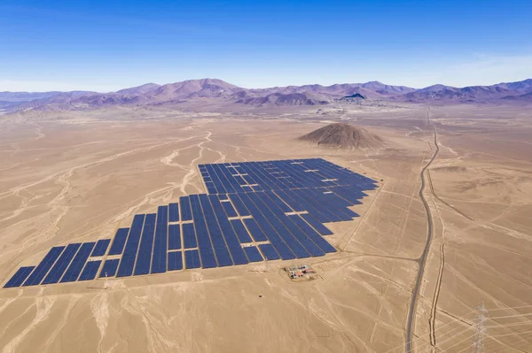 Légi Drone Véve Napenergia Erőmű Felett Atacama Sivatagi Homok Chile — Stock Fotó