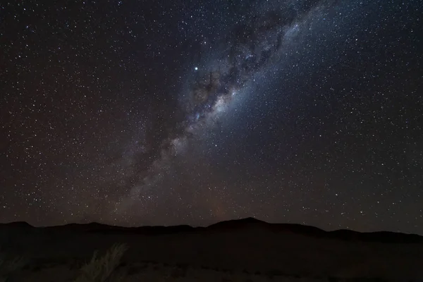 Niesamowite Nocne Niebo Pustyni Atacama Mleczna Droga Nad Nami Górami — Zdjęcie stockowe
