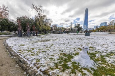 Karda Santiago de Chile şehrinin muhteşem manzarası