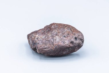 Arka planda göktaşı parçası