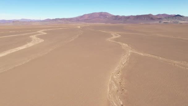 Imagens Aéreas Brutas Vista Deserto Atacama Uma Paisagem Vulcânica Acidentada — Vídeo de Stock