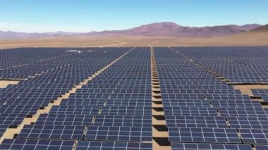 Güneş Enerjisi Modüllerinin Havadan Görünümü