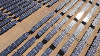 Güneş Enerjisi Modüllerinin Havadan Görünümü