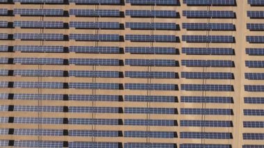 Güneş Enerjisi Modüllerinin Havadan Görünümü